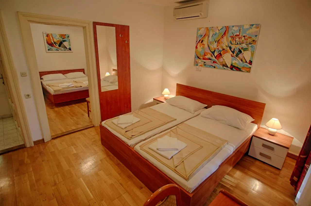 Rosemary Apartments & Rooms مالي لوشينغْ 3*,  كرواتيا