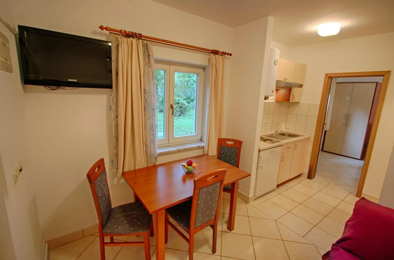 Rosemary Apartments & Rooms مالي لوشينغْ 3*,
